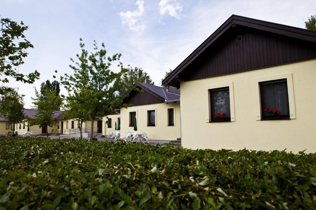 Hôtel Balaton Eldorado Camping à Badacsonytördemic Extérieur photo