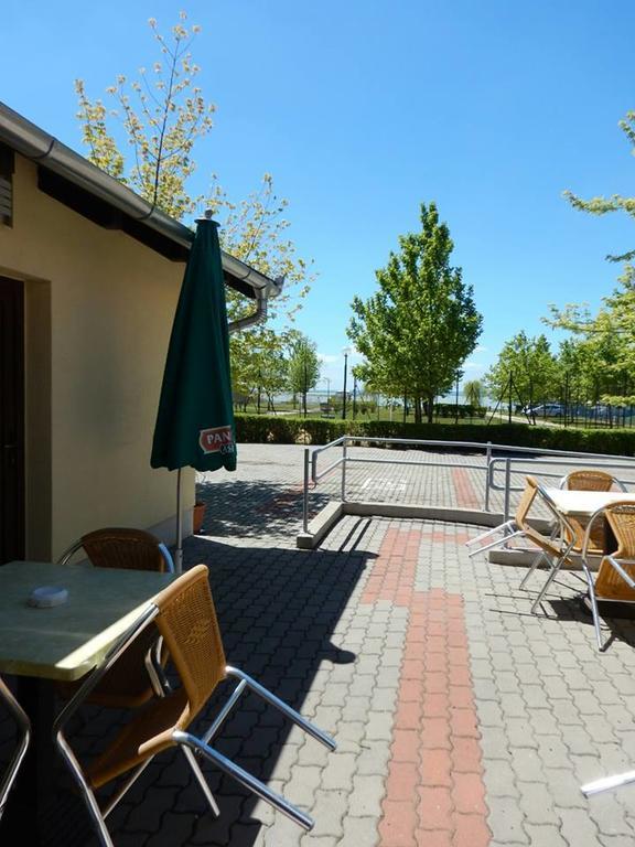 Hôtel Balaton Eldorado Camping à Badacsonytördemic Extérieur photo