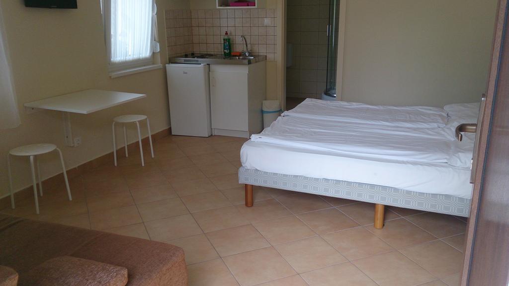Hôtel Balaton Eldorado Camping à Badacsonytördemic Extérieur photo