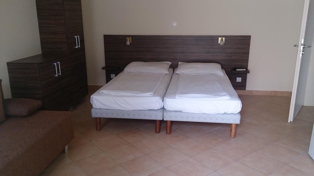 Hôtel Balaton Eldorado Camping à Badacsonytördemic Extérieur photo