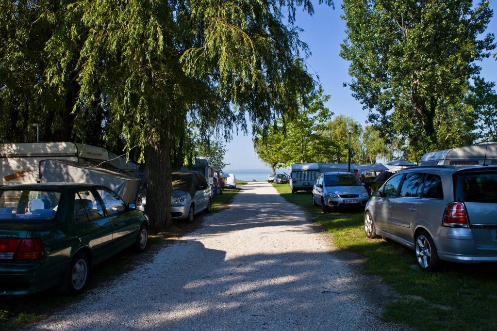 Hôtel Balaton Eldorado Camping à Badacsonytördemic Extérieur photo