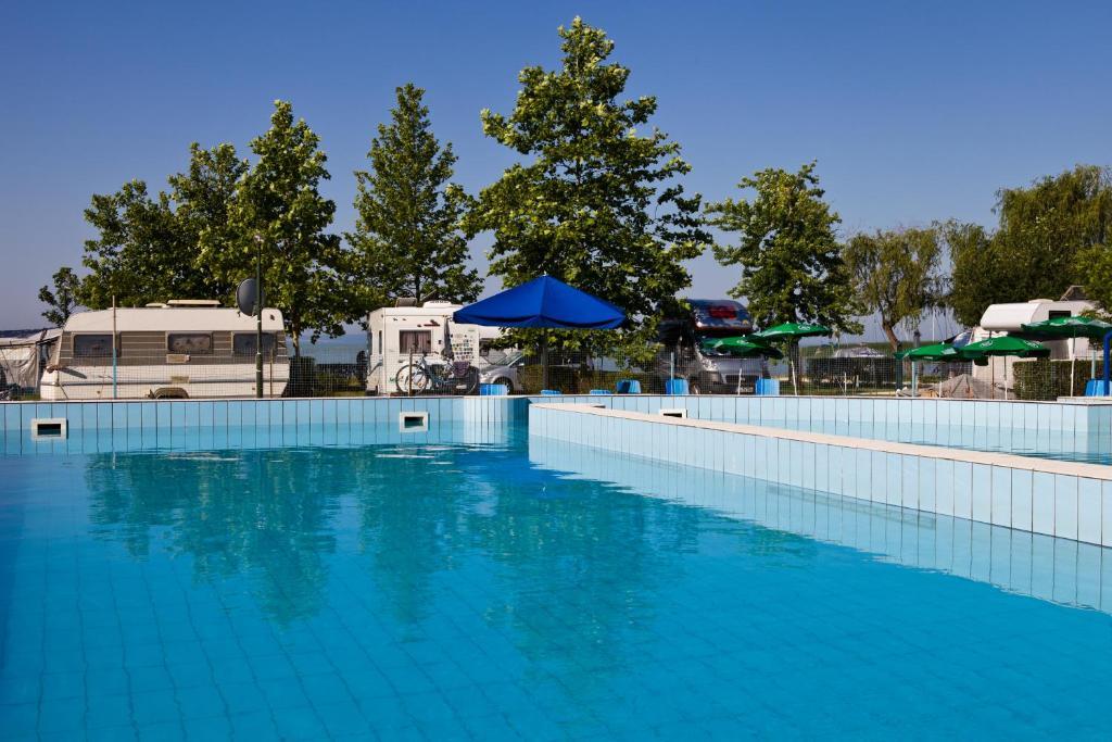Hôtel Balaton Eldorado Camping à Badacsonytördemic Extérieur photo