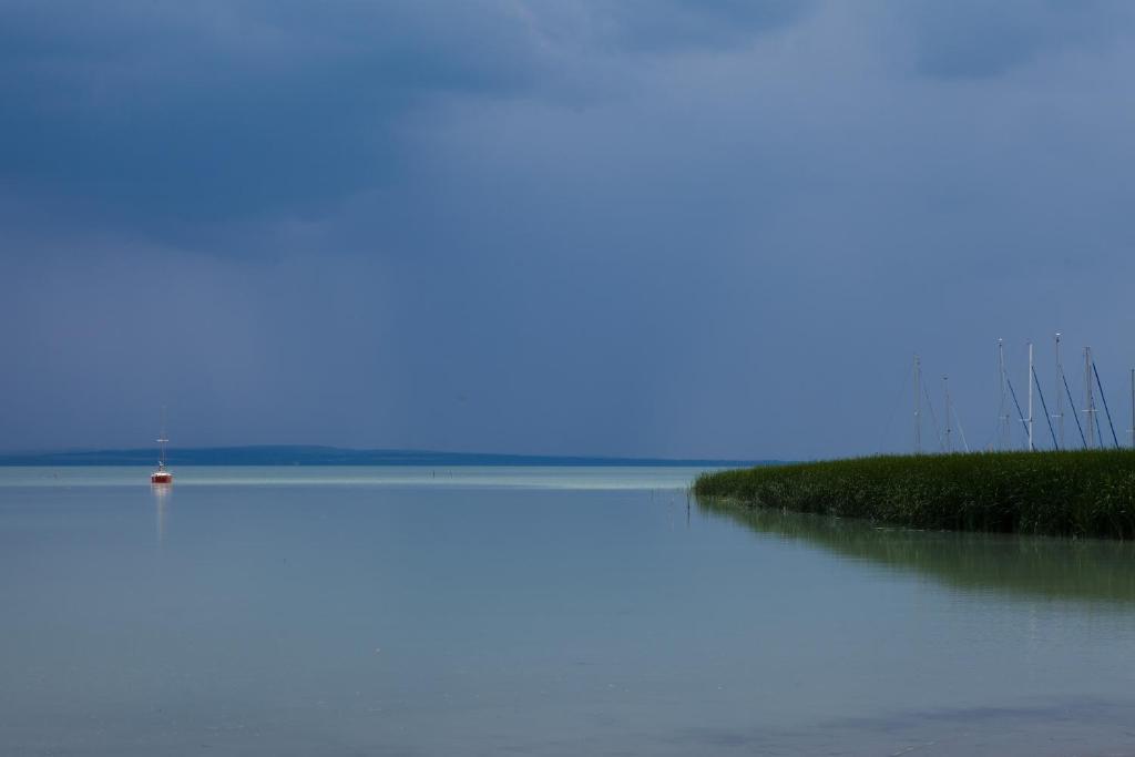 Hôtel Balaton Eldorado Camping à Badacsonytördemic Extérieur photo